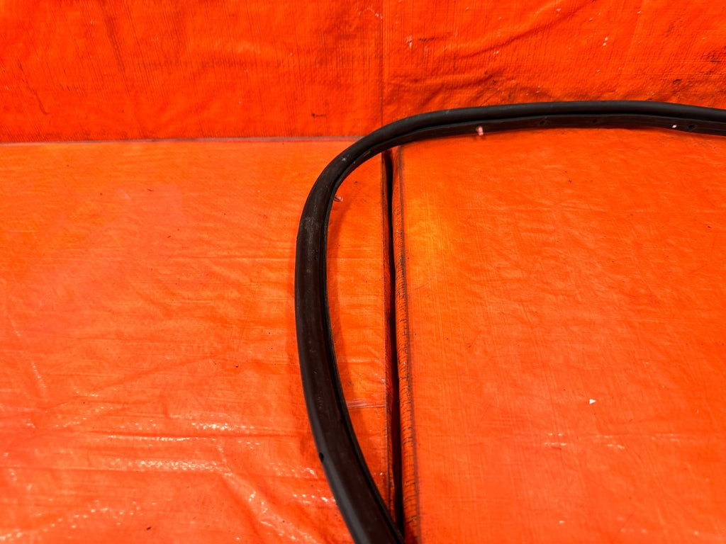 03 05 LANCER EVOLUTION EVO VIII IX 8 9   RIGHT REAR DOOR WEATHER STRIP OEM EV98