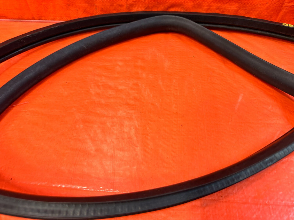 13 16 FRS   RIGHT DOOR TO CHASSIS WEATHER STRIP OPENING OEM #2934