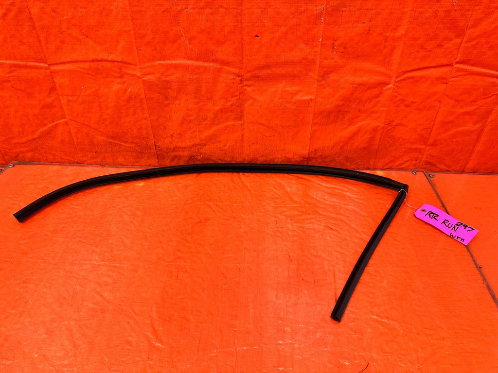 96 00 HONDA CIVIC   SEDAN   PASSENGER RIGHT REAR DOOR WINDOW RUN CHANNEL   2978