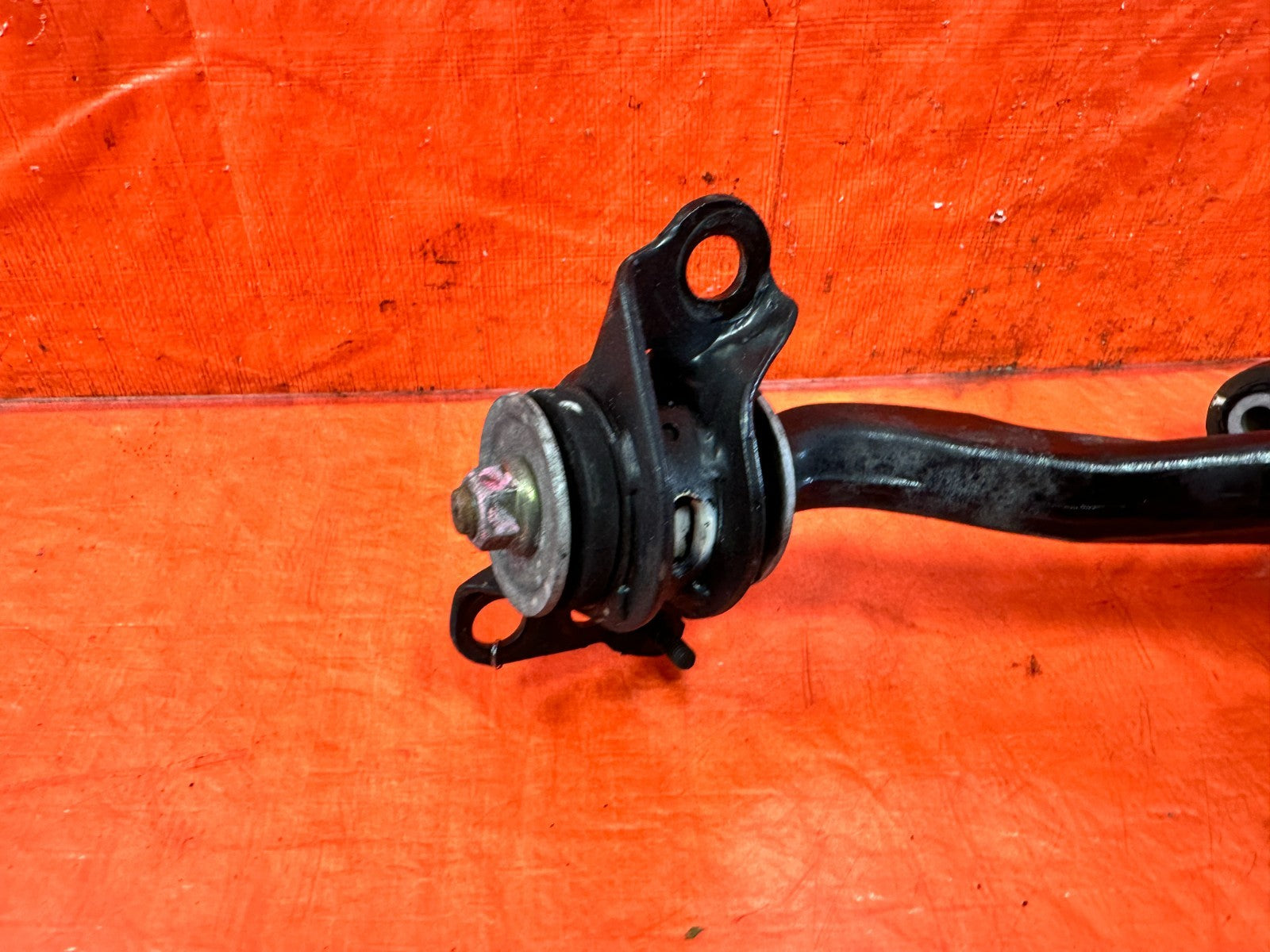 94 01 ACURA INTEGRA DRIVER LEFT FRONT SPINDLE KNUCKLE HUB & LOWER CONTROL ARM 099