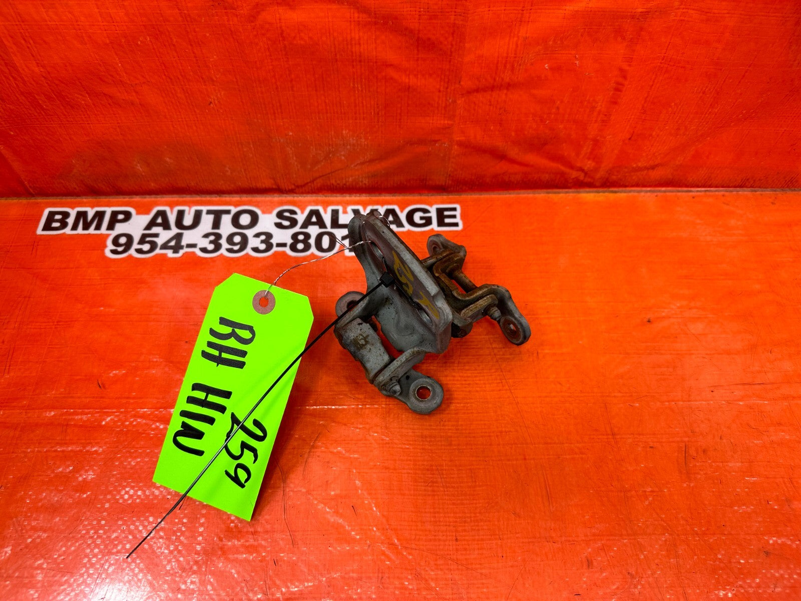 97 01 HONDA PRELUDE   DOOR HINGE SET HINGES   UPPER & LOWER RIGHT SIDE OEM #2590