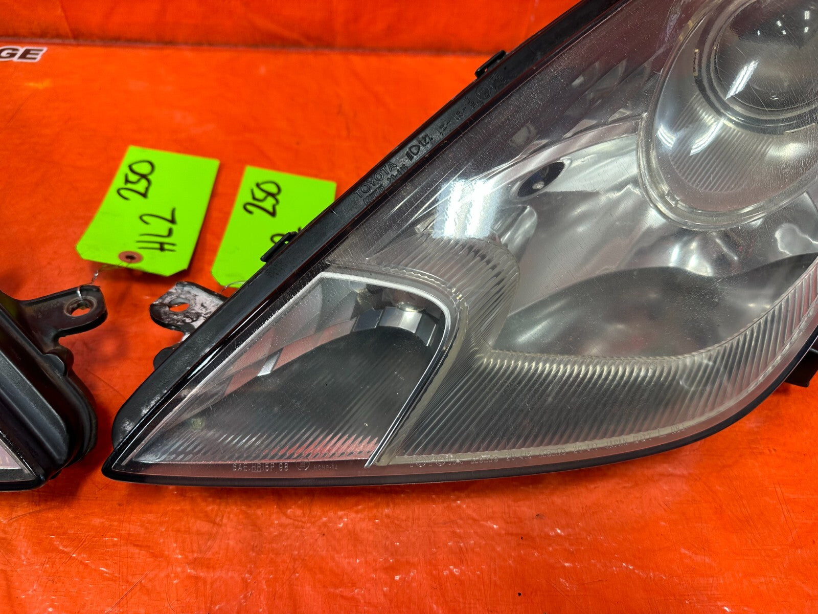 00 05 TOYOTA CELICA   LEFT & RIGHT   HALOGEN HEADLIGHTS HEADLAMPS   OEM #2507