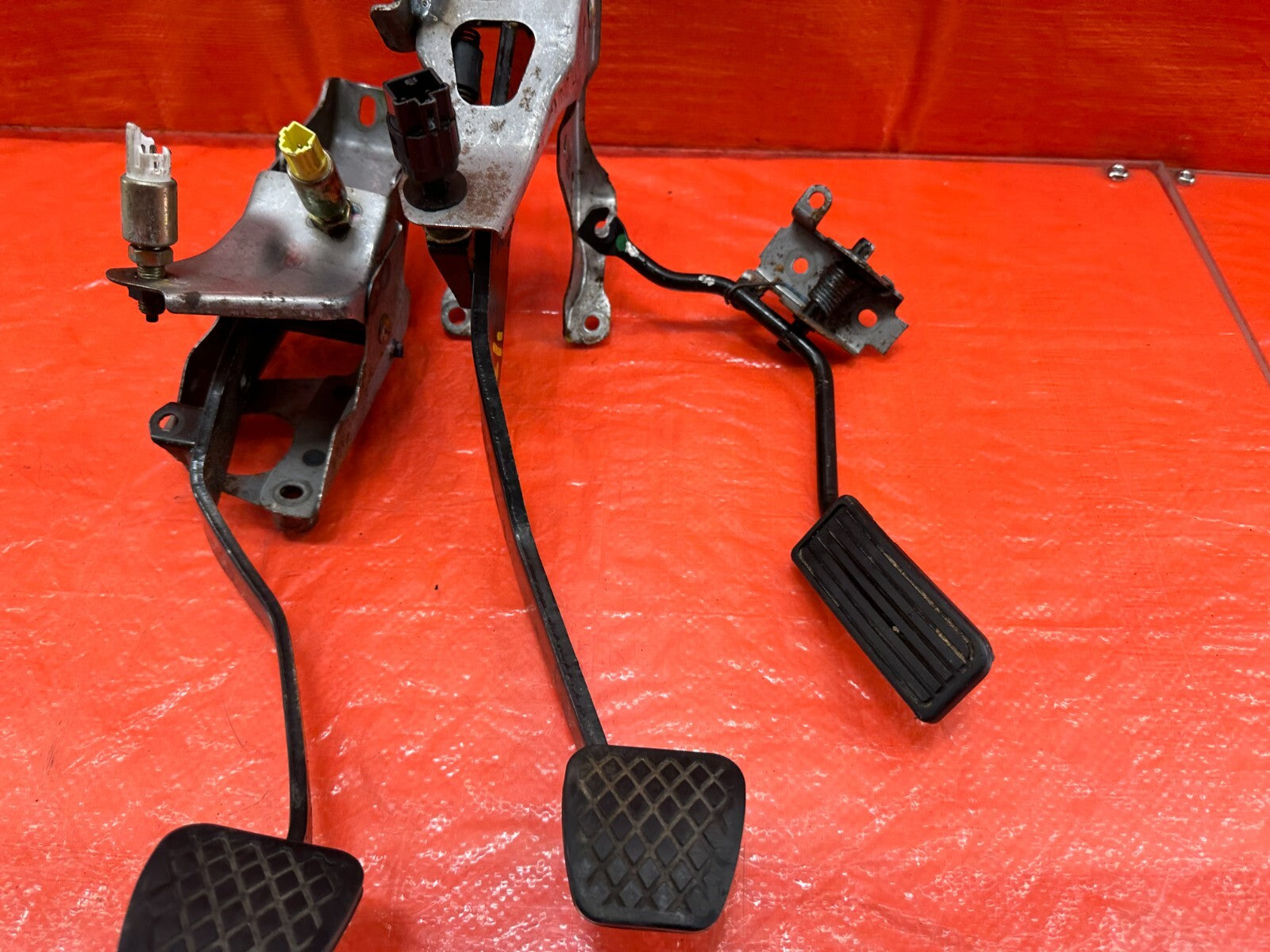 02 05 HONDA CIVIC SI EP3 HATCH   MANUAL PEDALS   GAS BRAKE CLUTCH   OEM #1865