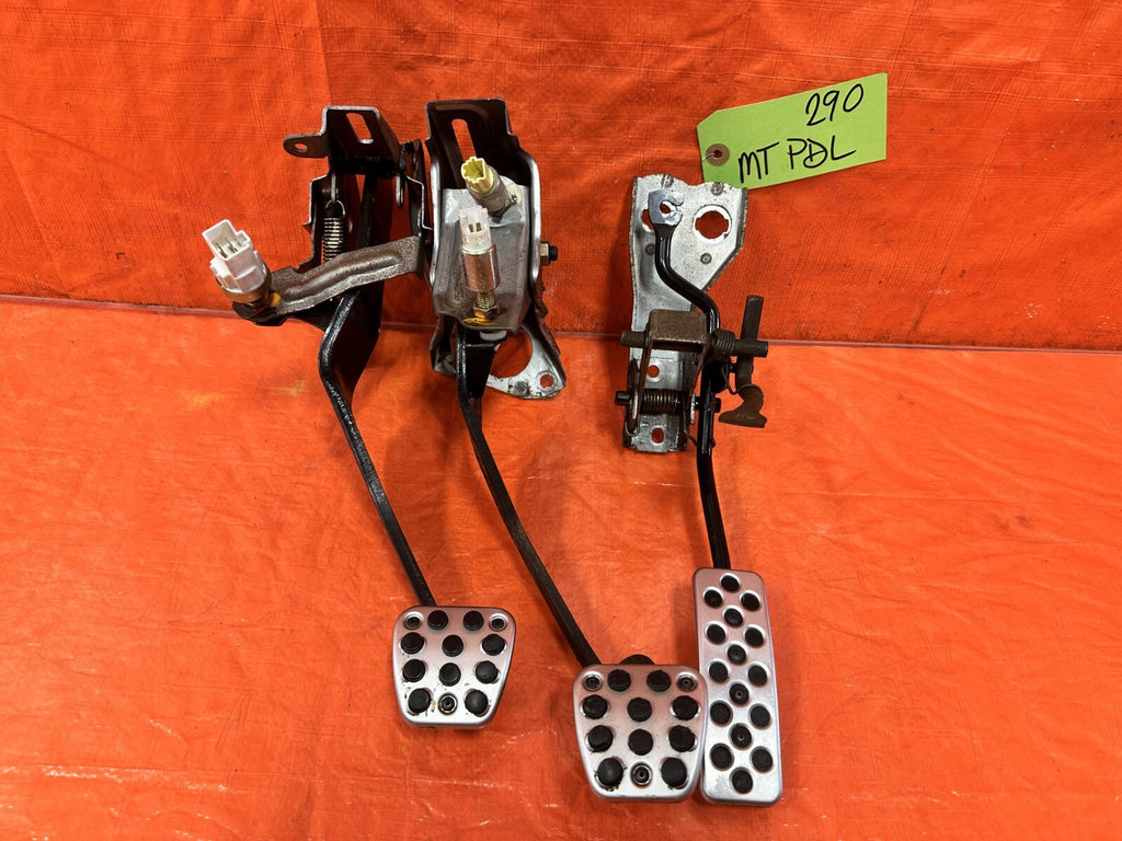 00 05 HONDA S2000   PEDAL SET   GAS BRAKE & CLUTCH PEDALS W ALL SENSORS OEM #2900
