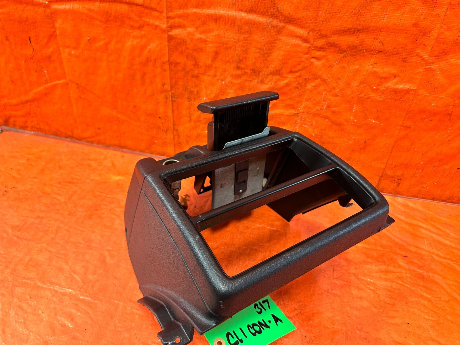 90 91 HONDA CIVIC HATCHBACK   RADIO MOUNTING BRACKET W/ RADIO BEZEL TRIM   OEM3