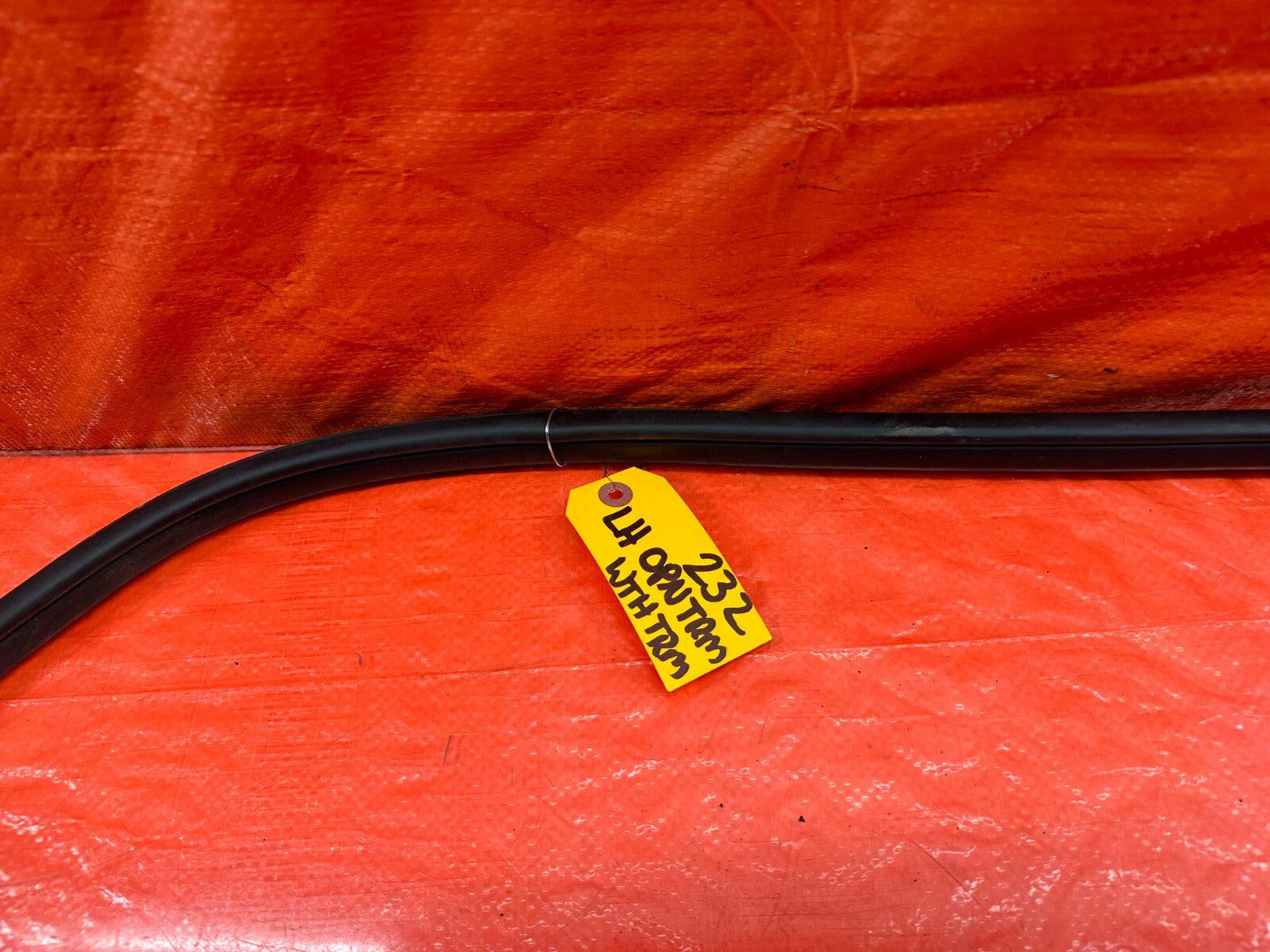 09 15 INFINITI G37 CONVERTIBLE LEFT CHASSIS TO DOOR OPEN TRIM RUBBER STRIP #2325