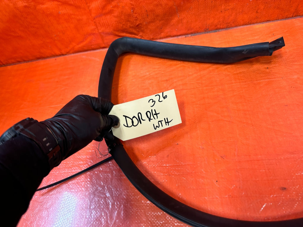 10 16 HYUNDAI GENESIS COUPE   RIGHT DOOR UPPER WEATHER STRIP SEAL OEM #32613