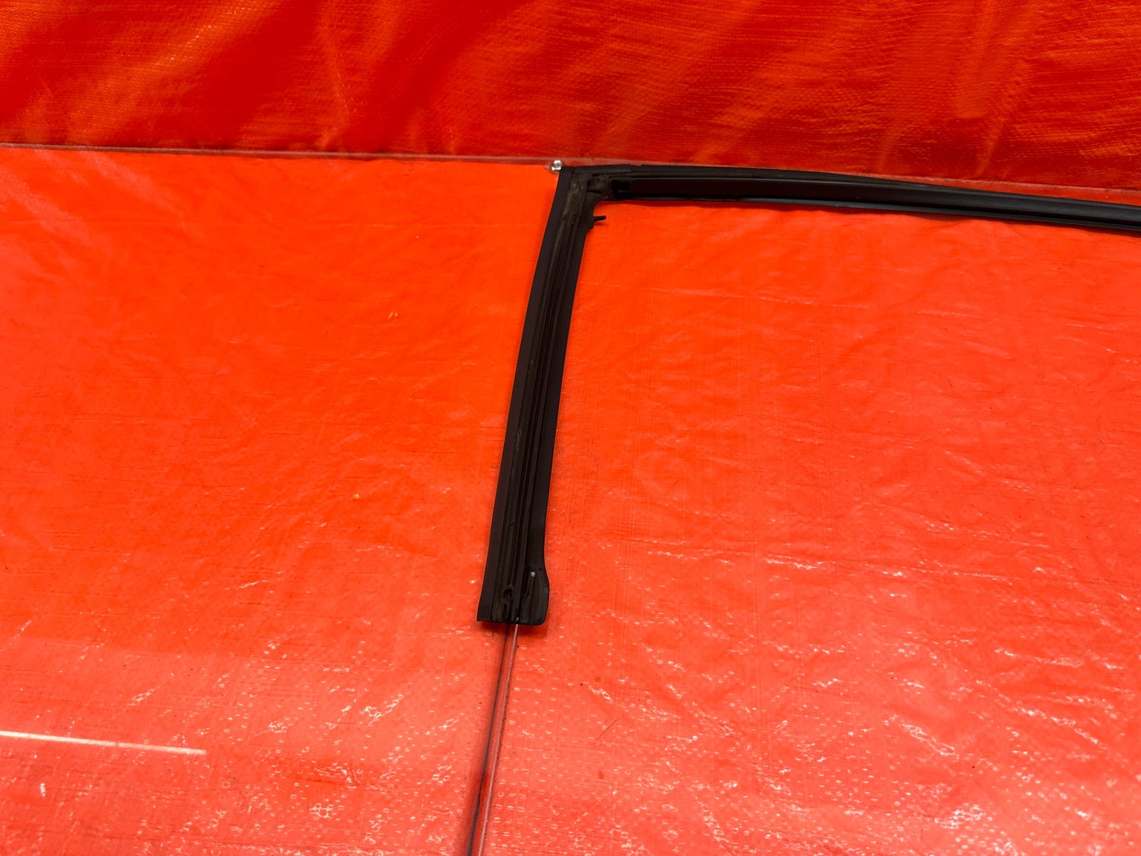 02 06 ACURA RSX   PASSENGER RIGHT FRONT DOOR GLASS SUB SEAL   OEM #2408