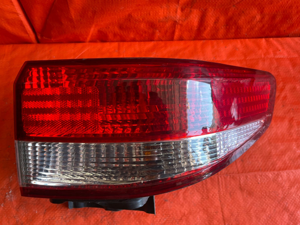 03 05 HONDA ACCORD   4 DOOR   PASSENGER RIGHT   OUTER QUARTER PANEL TAIL LIGHT5