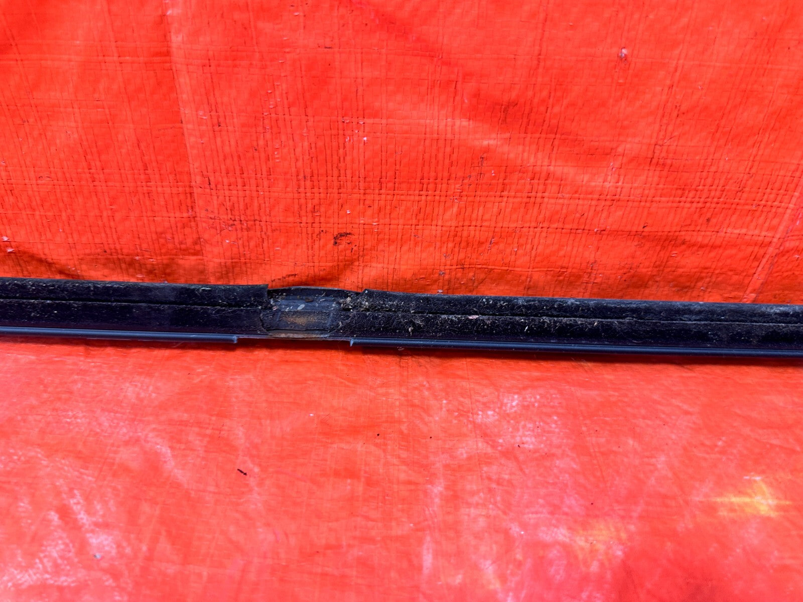 FRS BRZ & 86   PASSENGER RIGHT EXTERIOR WINDOW GLASS TRIM   OEM #2937