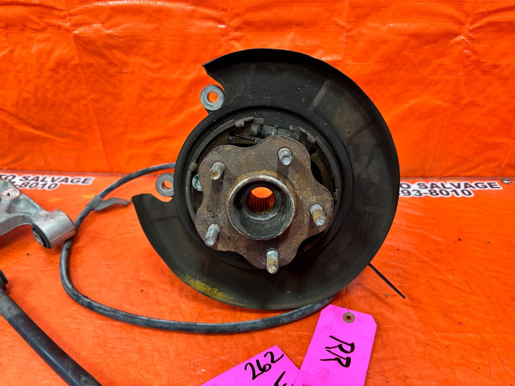 03 09 NISSAN 350Z   RIGHT REAR SPINDLE KNUCKLE HUB W/ ALL ARMS   OEM FACTORY 2628