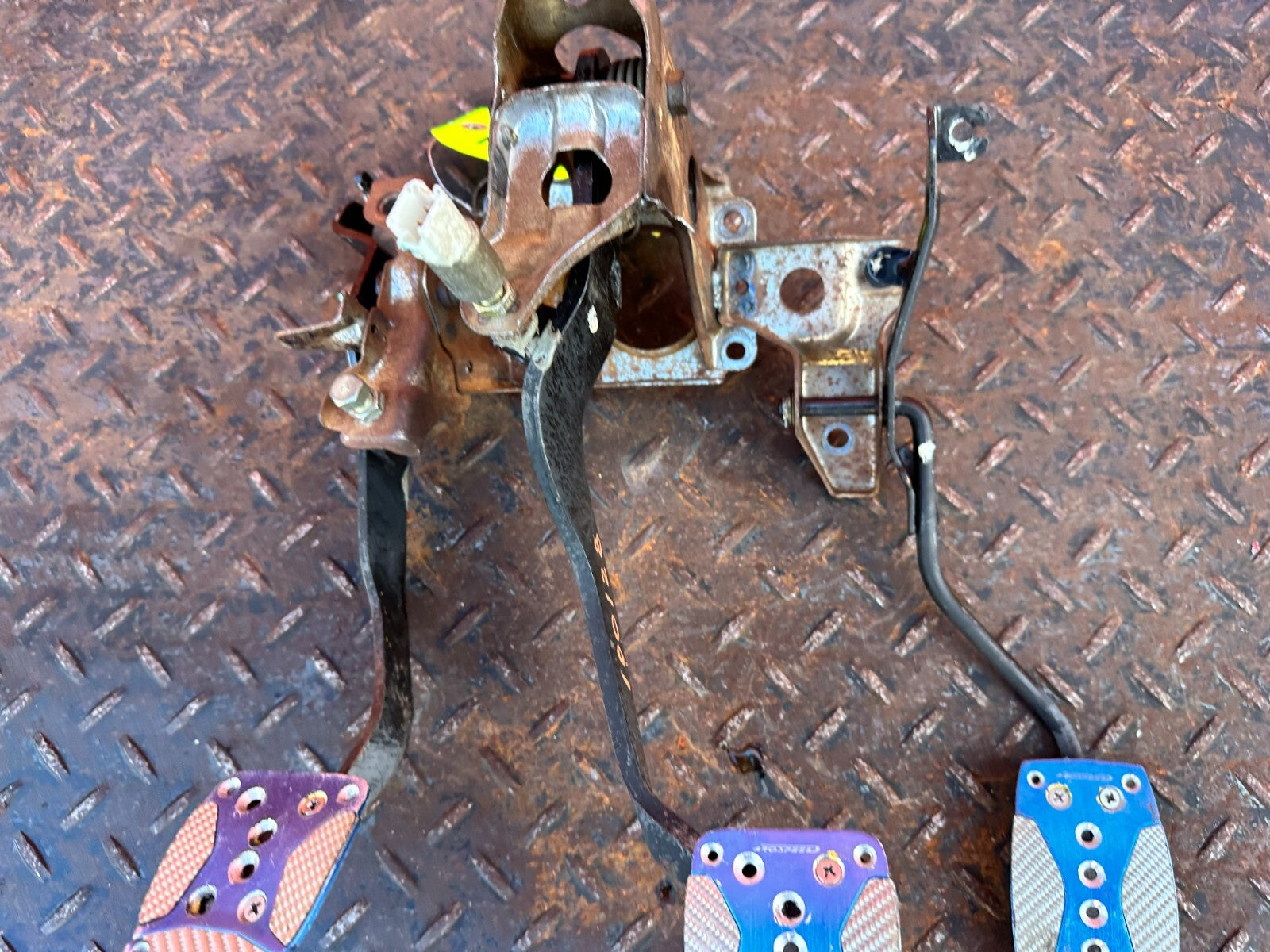 88 91 HONDA CRX   5 SPEED MANUAL PEDALS GAS BRAKE CLUTCH   OEM FACTORY #2774
