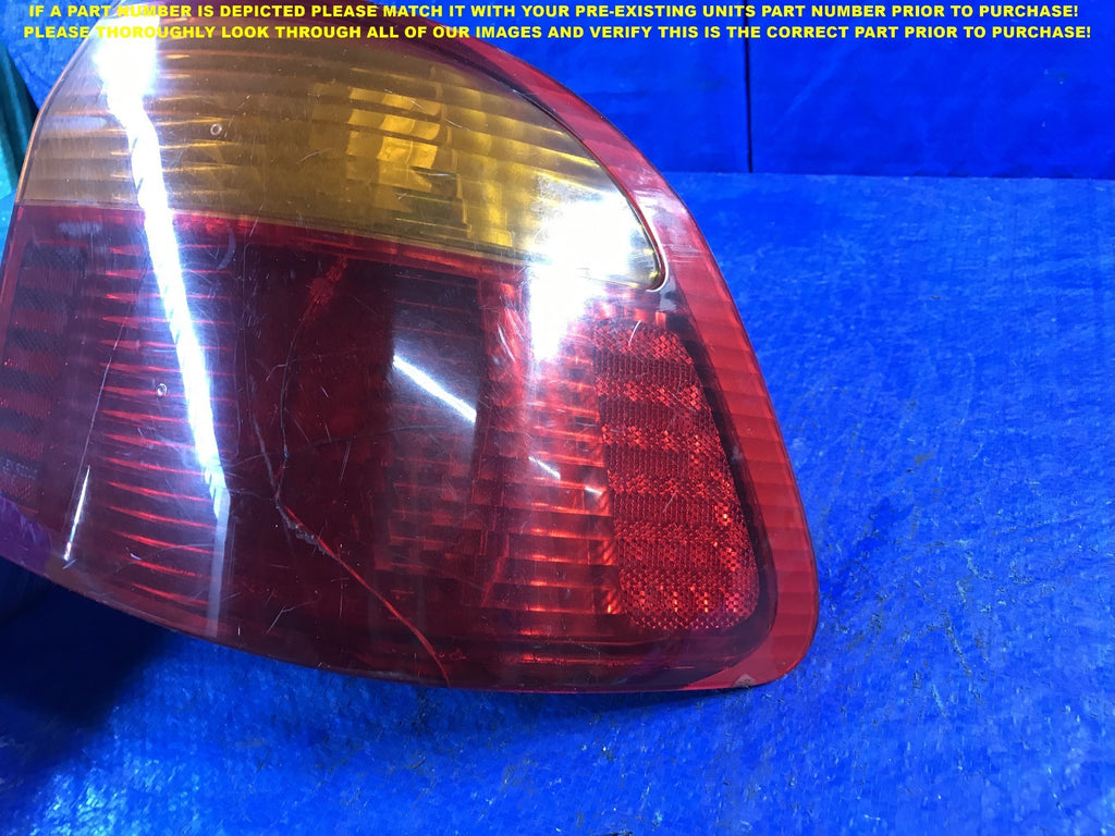 OEM 1999 2000 99 00 HONDA CIVIC SEDAN 4D PASSENGER RIGHT TAIL LIGHT R RH4
