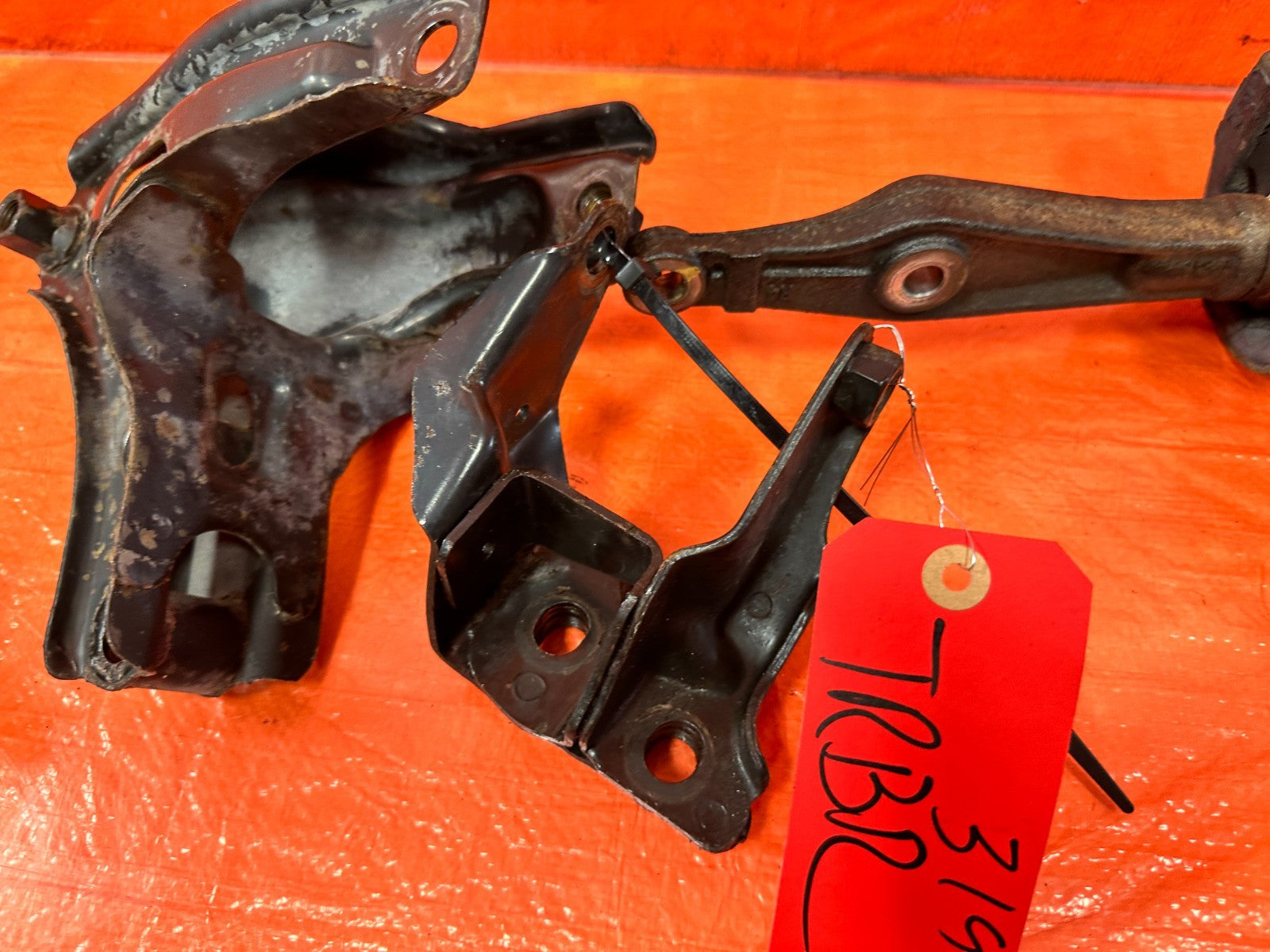 96 00 HONDA CIVIC   D16Y7 D16Y8 AUTOMATIC ONLY   ENGINE MOUNTS AND BRACKETS OEM3