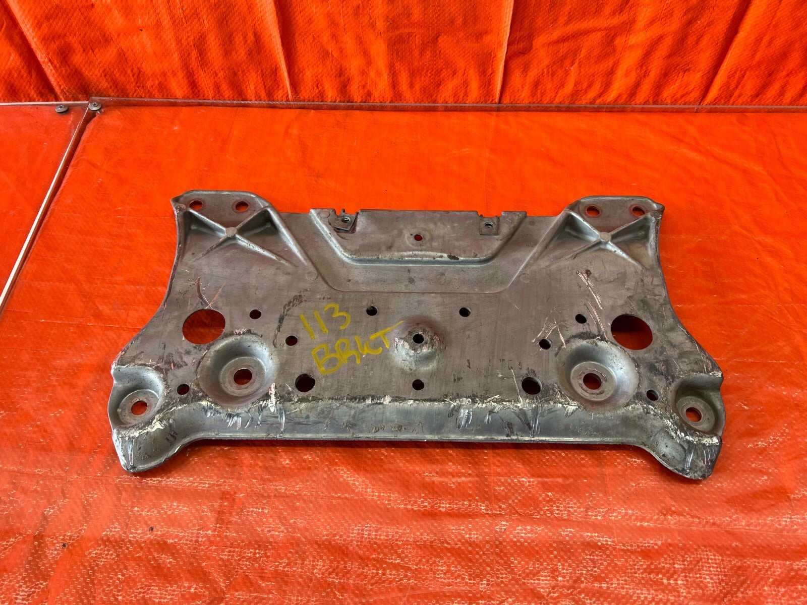 16 20 INFINITI Q50 Q60   3.0L   RWD ONLY   FRONT SUB FRAME CROSS MEMBER BRACKET0