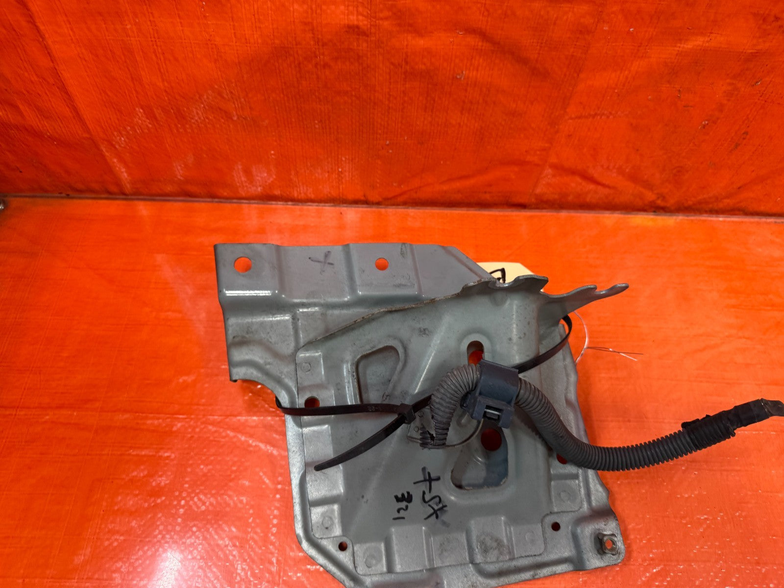 09 14 ACURA TSX   2.4L   BATTERY MOUNTING TRAY BRACKET   OEM FACTORY8