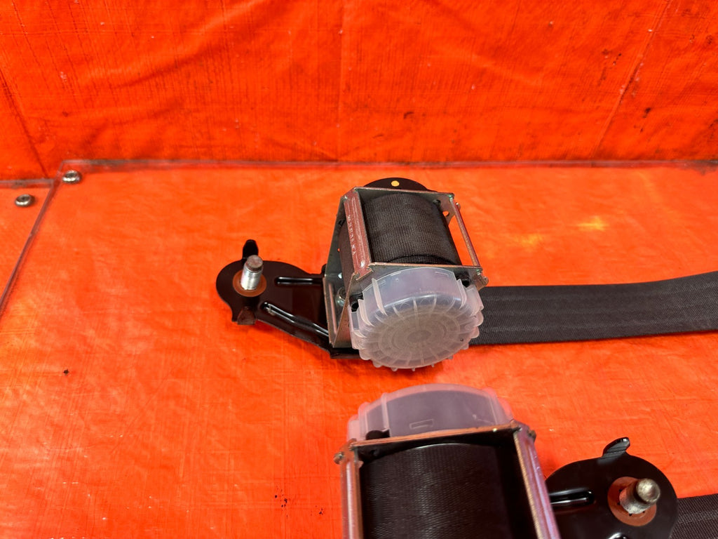 10 16 HYUNDAI GENESIS COUPE   REAR SEAT BELTS  LEFT & RIGHT SEAT BELTS   OEM 2992