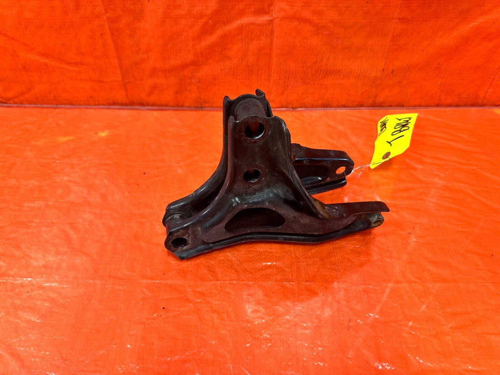 92 95 HONDA CIVIC   D16 5 SPEED MANUAL STICK SHIFT REAR TRANSMISSION BRACKET SOH2