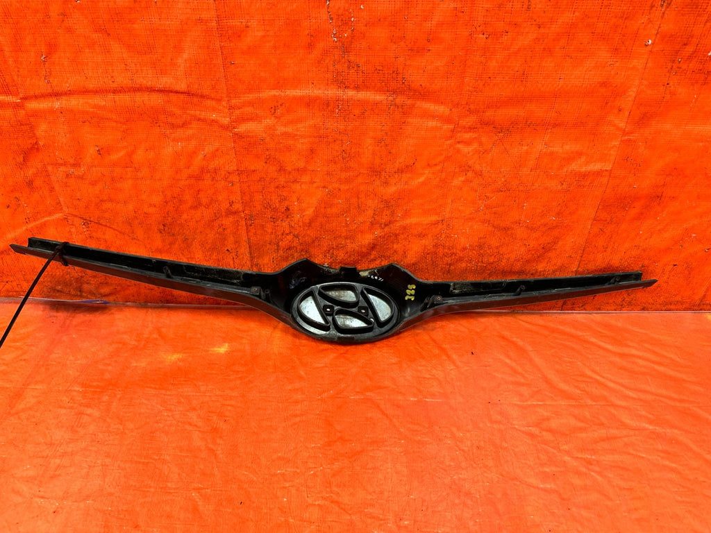13 16 HYUNDAI GENESIS COUPE   FRONT GRILLE W/ TRIM   OEM #3258