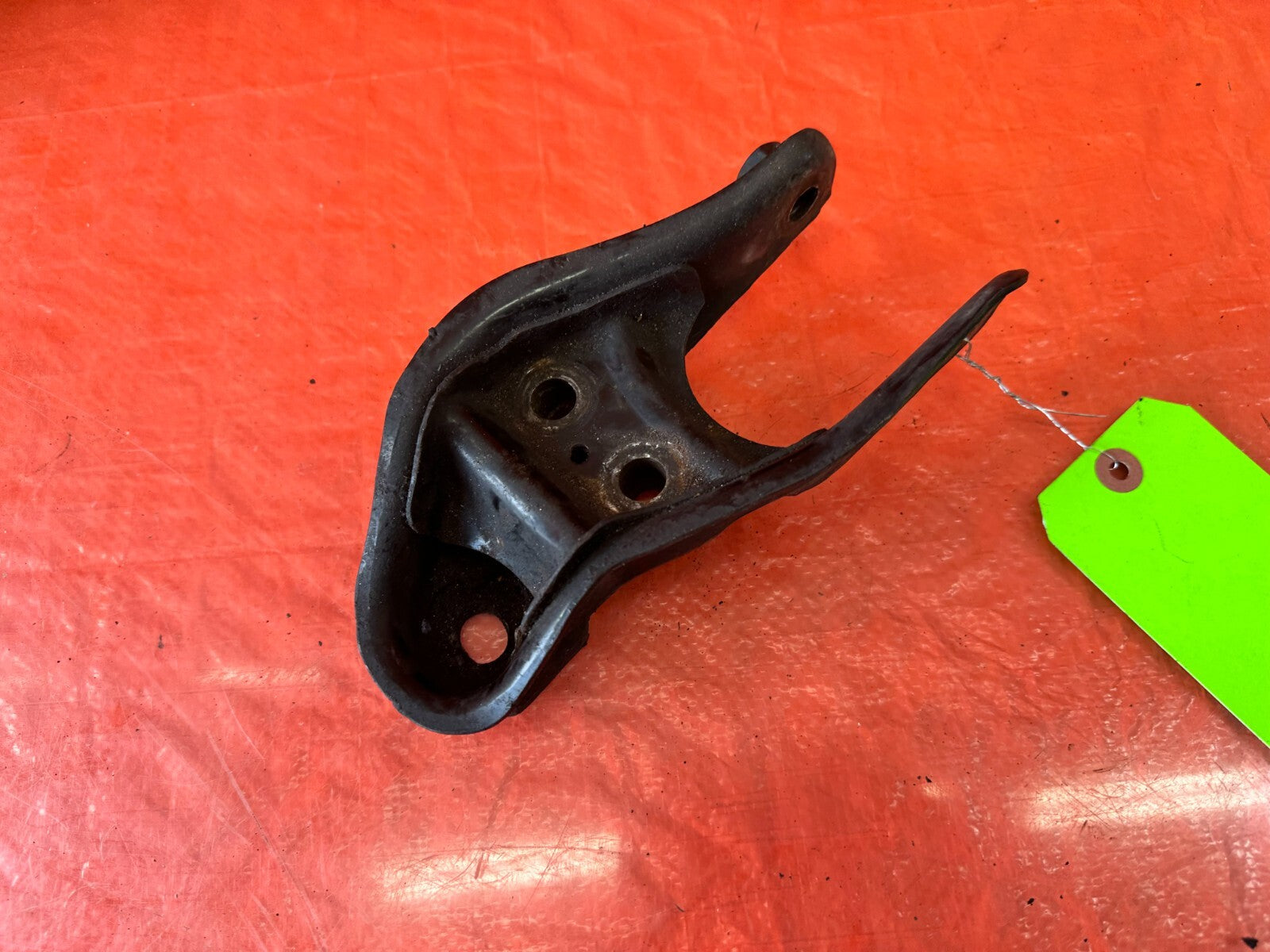88 91 HONDA CRX   REAR 5 SPEED MANUAL TRANSMISSION BRACKET   OEM FACTORY #2433