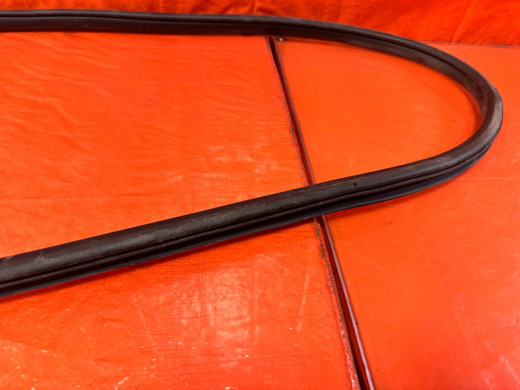 13 SUBARU IMPREZA WRX WAGON CHASSIS TO DOOR OPEN TRIM RUBBER STRIP RIGHT FRONT10