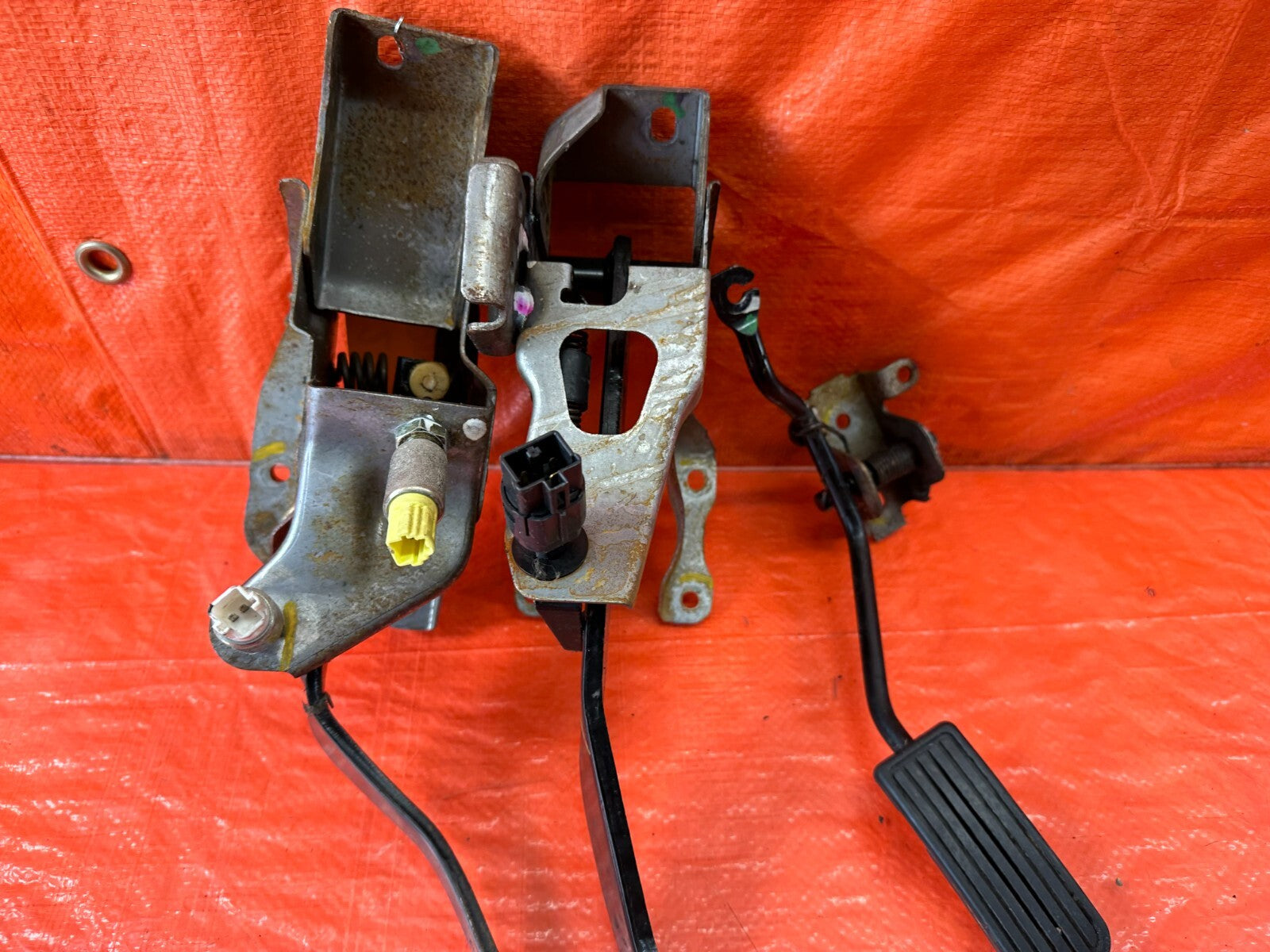 02 05 HONDA CIVIC SI EP3 HATCH   MANUAL PEDALS   GAS BRAKE CLUTCH   OEM #2304