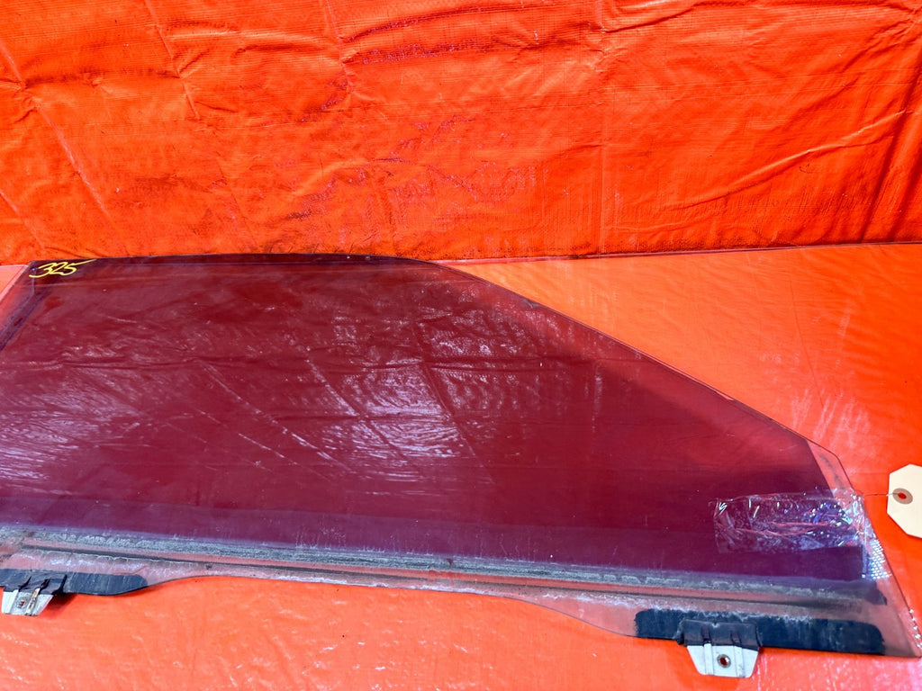 90 91 HONDA CIVIC HATCHBACK   PASSENGER RIGHT FRONT DOOR GLASS WINDOW OEM 3256