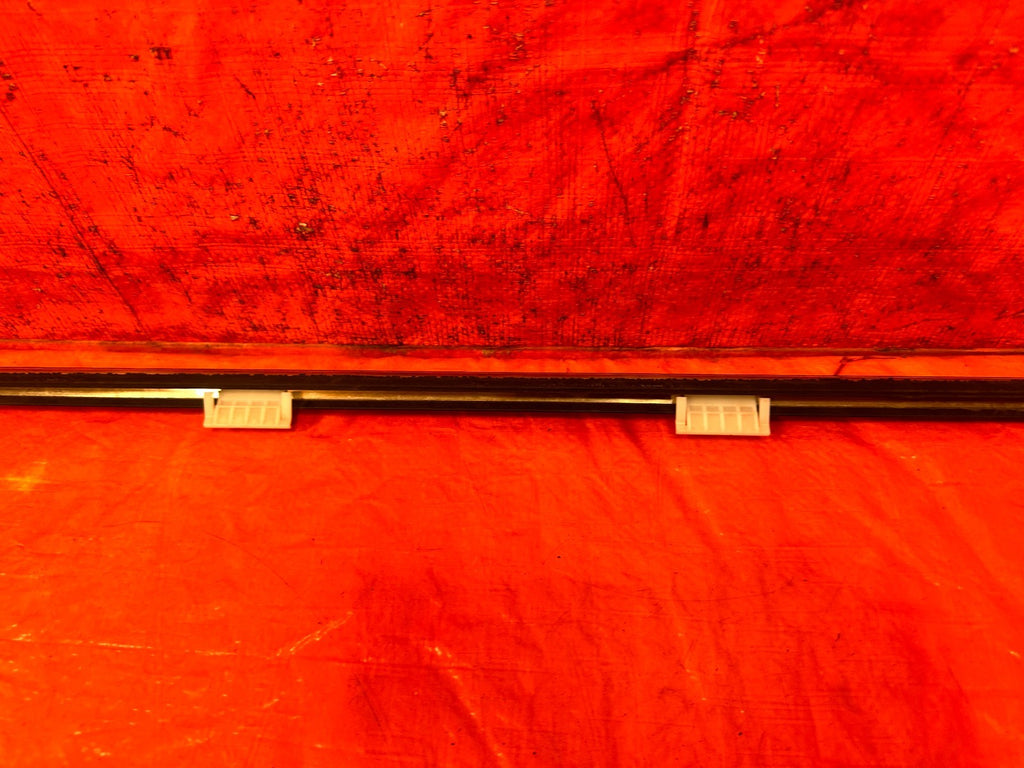 02 05 HONDA CIVIC SI EP3 HATCH   RIGHT FRONT EXTERIOR WINDOW GLASS TRIM OEM #2133