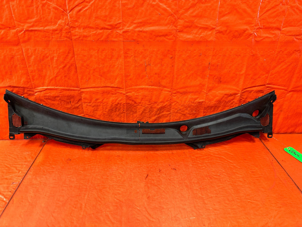 14 20 INFINITI Q50 Q60   WINDSHIELD WIPER COWL TRIM PLASTIC   OEM FACTORY #3140