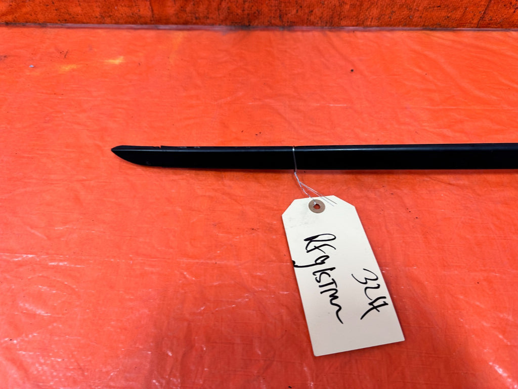 18 22 HONDA ACCORD   PASSENGER RIGHT EXTERIOR WINDSHIELD TRIM PLASTIC   OEM #3247