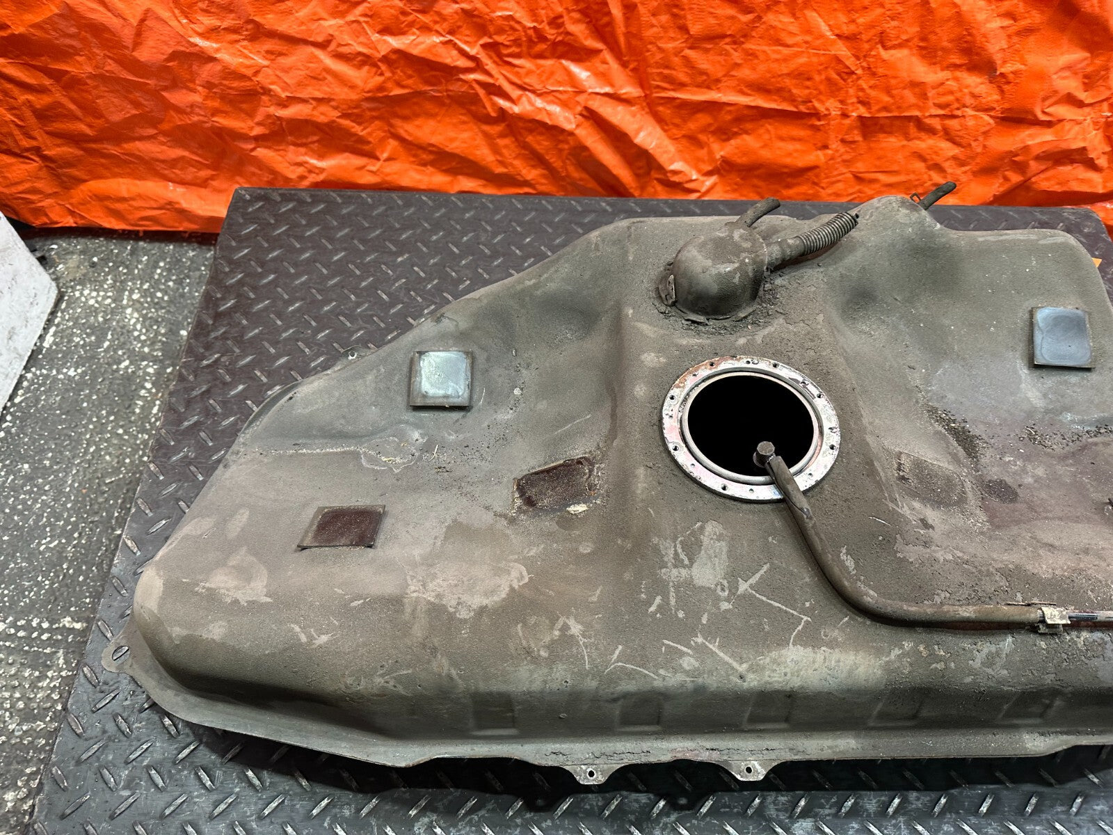 00 05 TOYOTA CELICA   GASOLINE GAS FUEL TANK ASSEMBLY   OEM FACTORY #2507