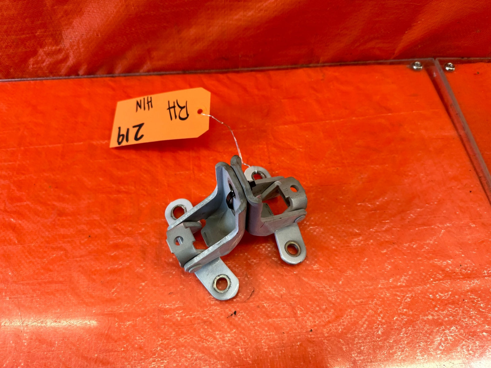 10 16 HYUNDAI GENESIS COUPE PASSENGER RIGHT  DOOR HINGE SET UPPER LOWER OEM #2197