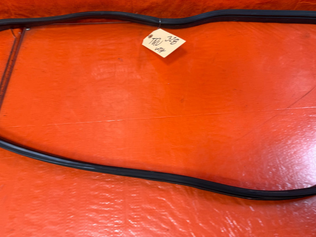 08 15 INFINITI G37 Q60    2D COUPE REAR TRUNK WEATHER STRIP GASKET SEAL OEM 3285