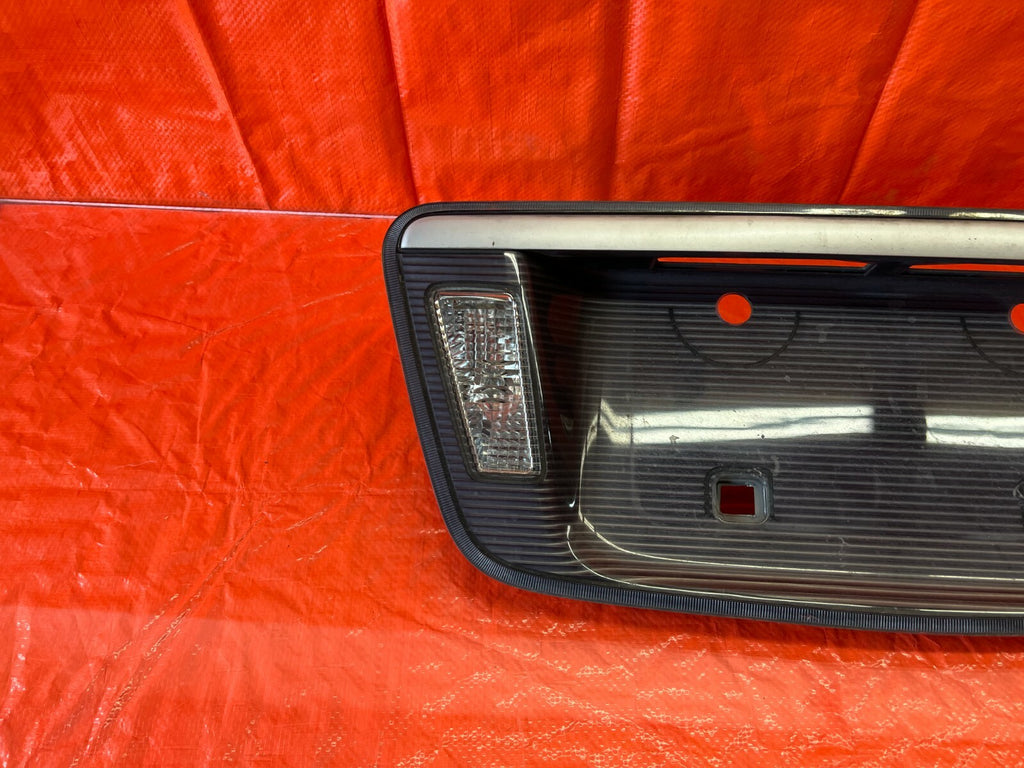 04 06 ACURA TL   REAR TRUNK LID LICENSE PLATE HOLDER TRIM W/ LIGHTS   OEM #1076