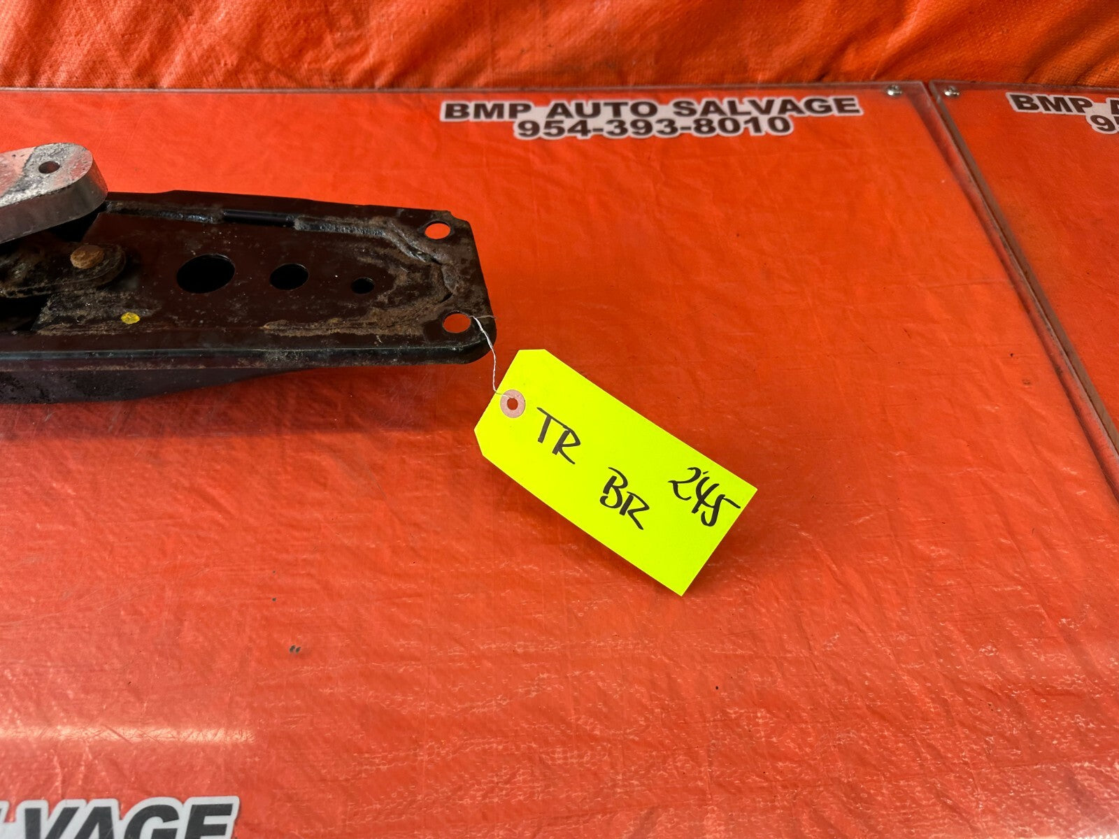 08 15 INFINITI G37 & Q60 COUPE   RWD ONLY   MANUAL TRANSMISSION BRACKET OEM #2456