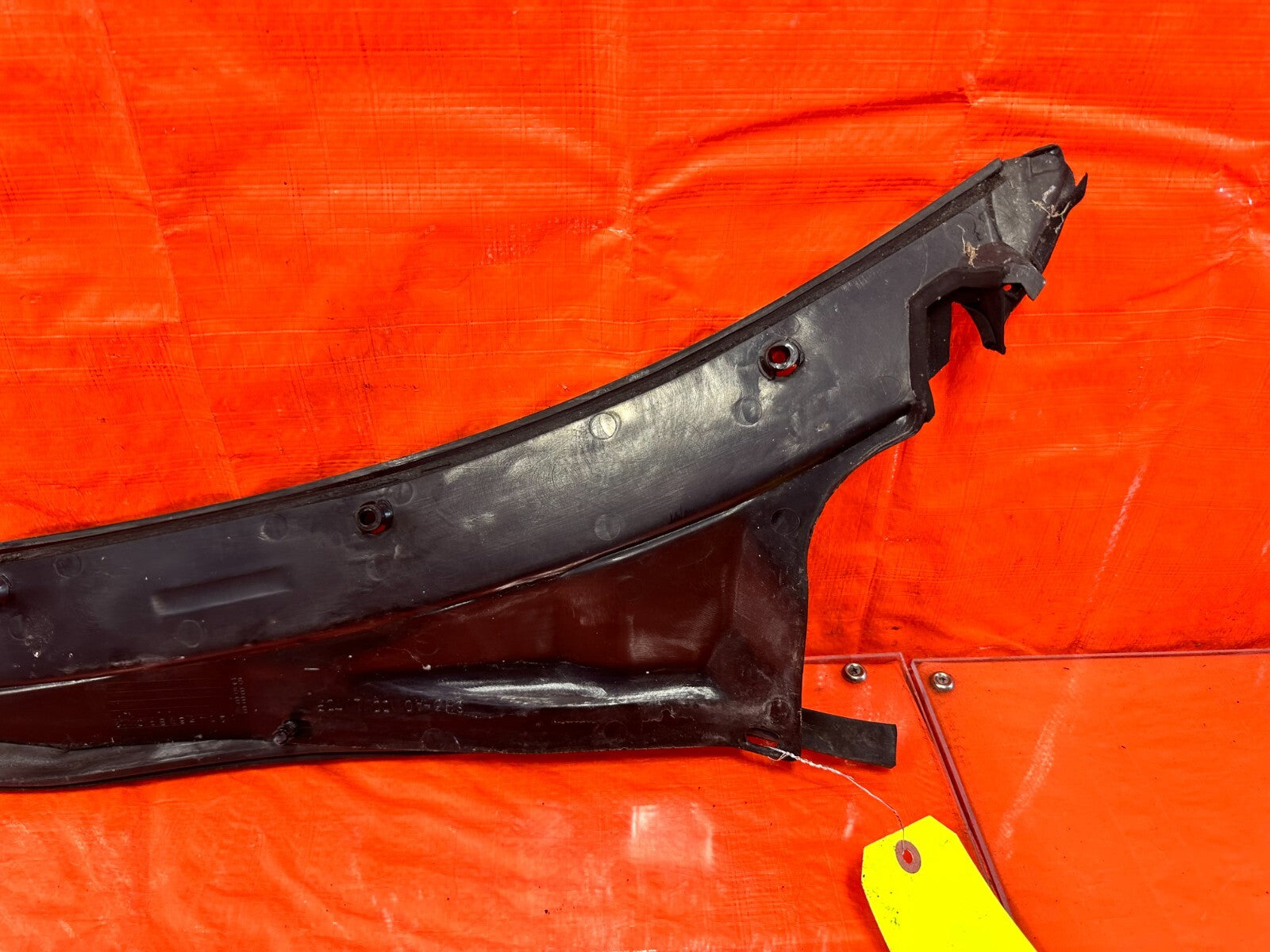 88 91 HONDA CRX & CIVIC HATCH   WINDSHIELD WIPER COWL TRIM PLASTIC   OEM #2779