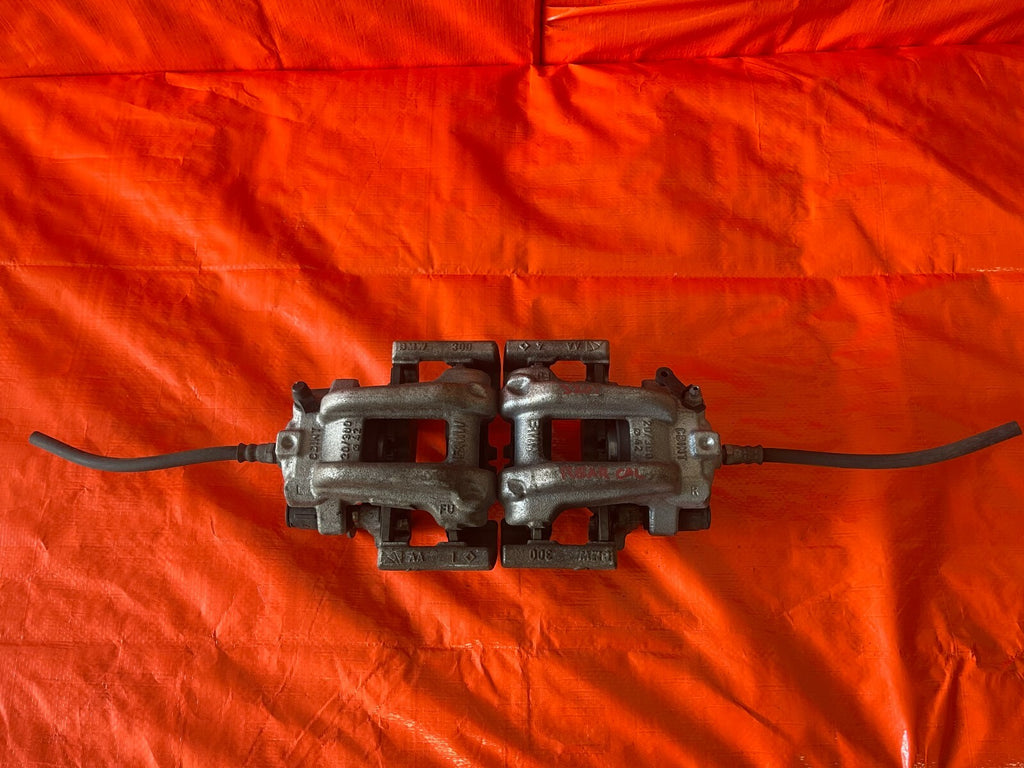 17 18 BMW 320i   REAR WHEEL DRIVE   BASE NON SPORT   REAR CALIPER SET LEFT RIGHT0