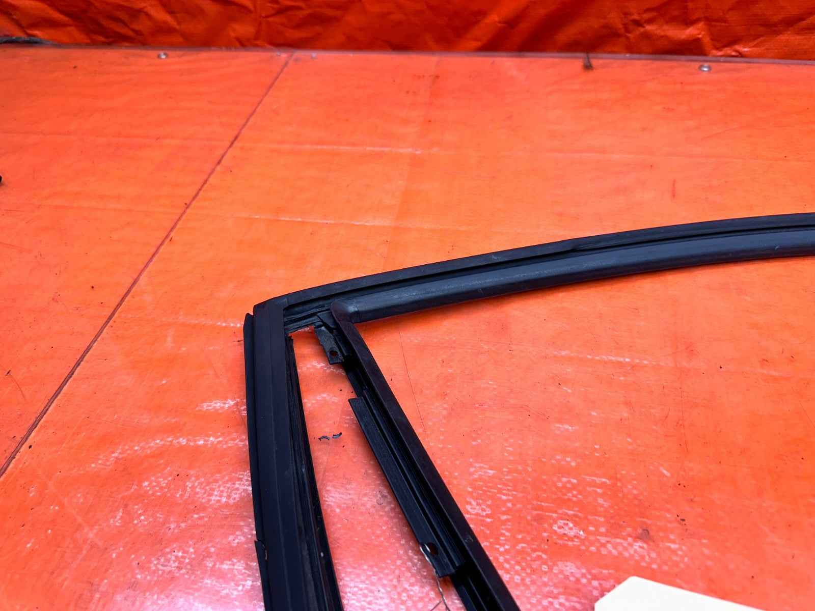 94 01 ACURA INTEGRA 2D RIGHT PASSENGER DOOR WINDOW RUN CHANNEL SEAL OEM #3315