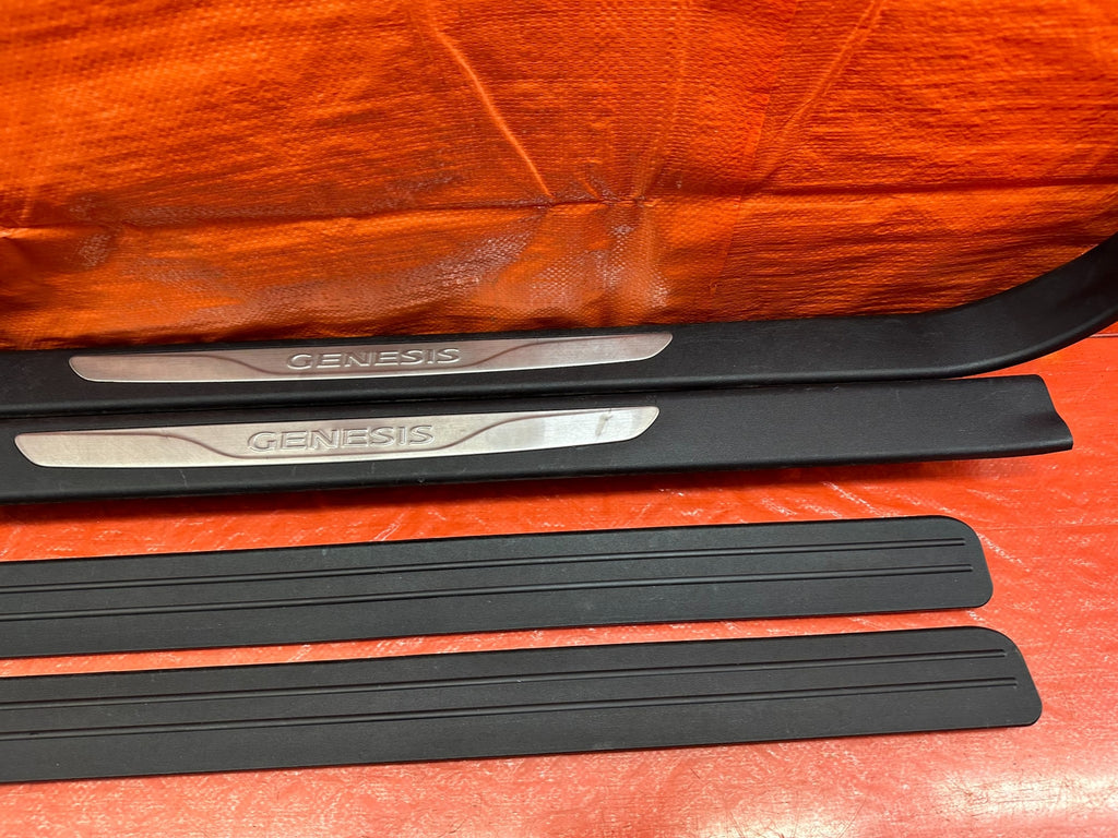 10 16 HYUNDAI GENESIS COUPE   LEFT AND RIGHT FLOOR PILLARS SCUFF PLATES OEM #2196