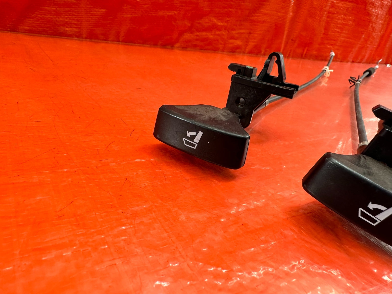 07 11 HONDA CIVIC SI SEDAN   LEFT & RIGHT REAR SEAT RELEASE PULL CABLES OEM #2039