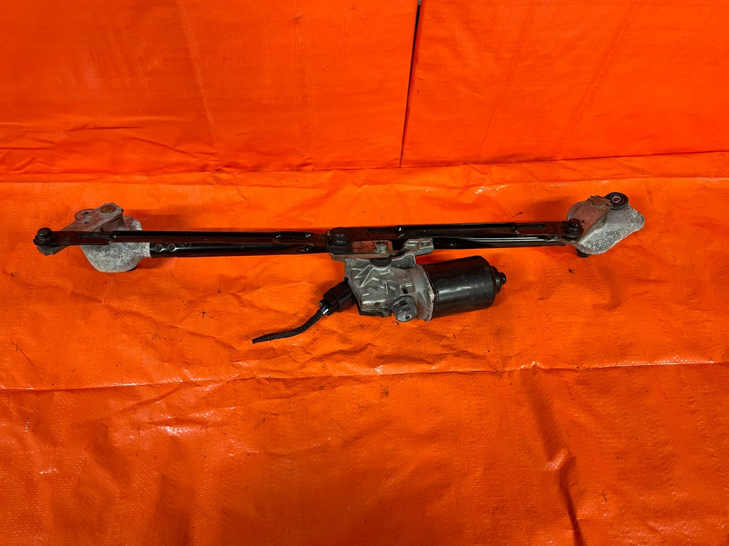 10 16 HYUNDAI GENESIS 2D COUPE   WINDSHIELD WIPER MOTOR W/ LINKAGE COMPLETE OEM7