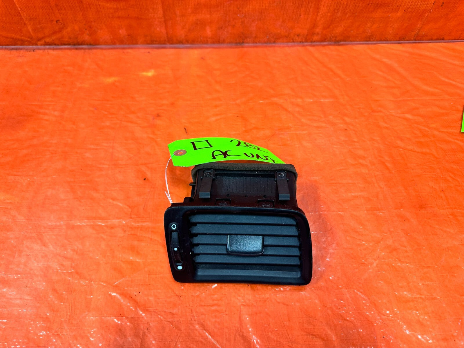 06 11 HONDA CIVIC   PASSENGER RIGHT AC VENT   THIS IS THE OUTER ONE   OEM #2820