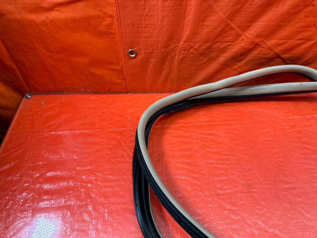 04 08 ACURA TSX   LEFT FRONT   DOOR TO CHASSIS WEATHER STRIP OPEN TRIM OEM #20510