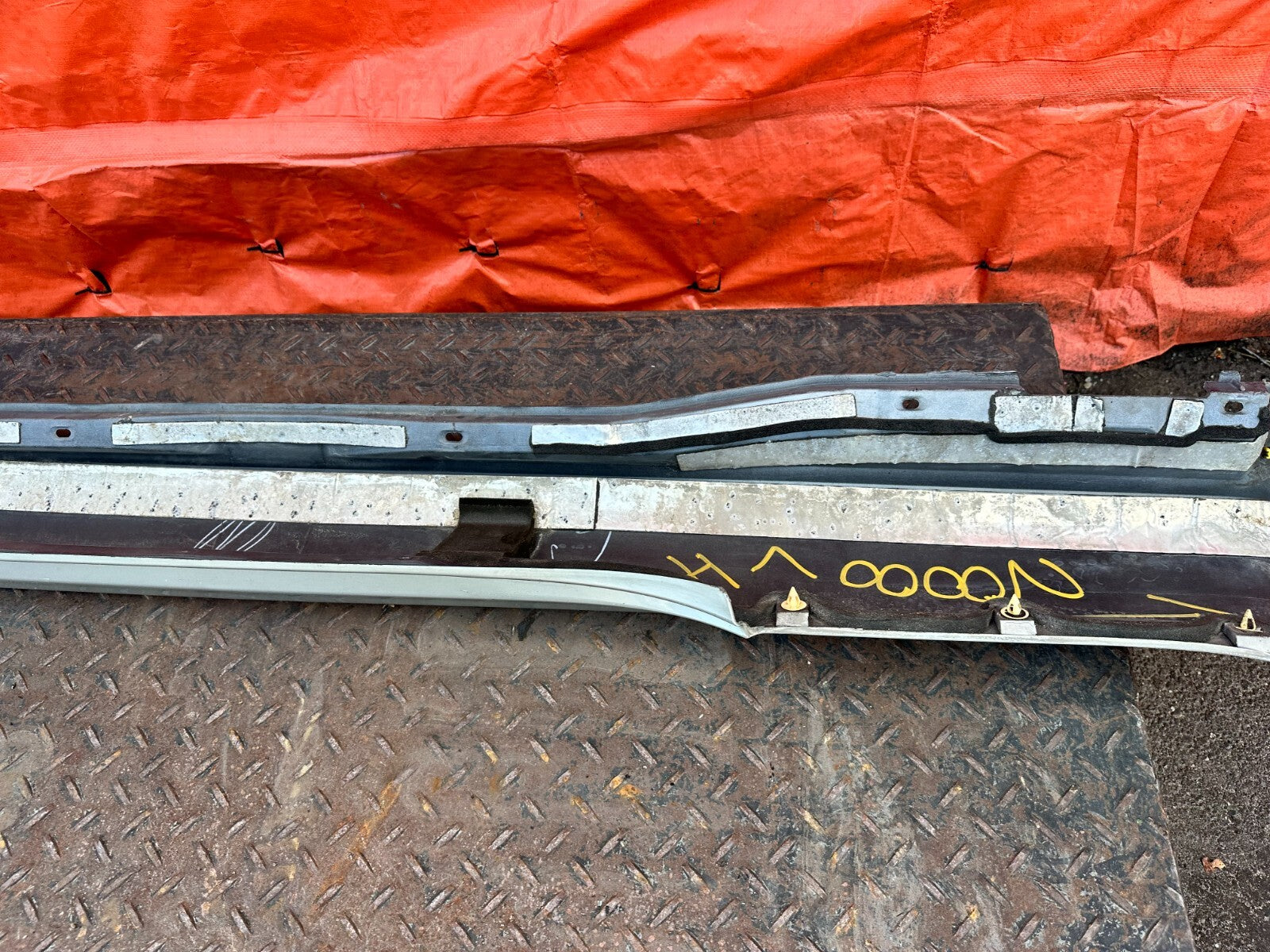 02 05 LEXUS SC430   SIDE SKIRT ROCKER MOLDING TRIM   LEFT SIDE   OEM FACTORY 28813
