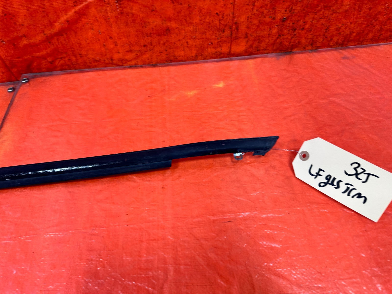 90 91 HONDA CIVIC HATCHBACK   DRIVER LEFT EXTERIOR WINDOW GLASS TRIM   OEM 3252
