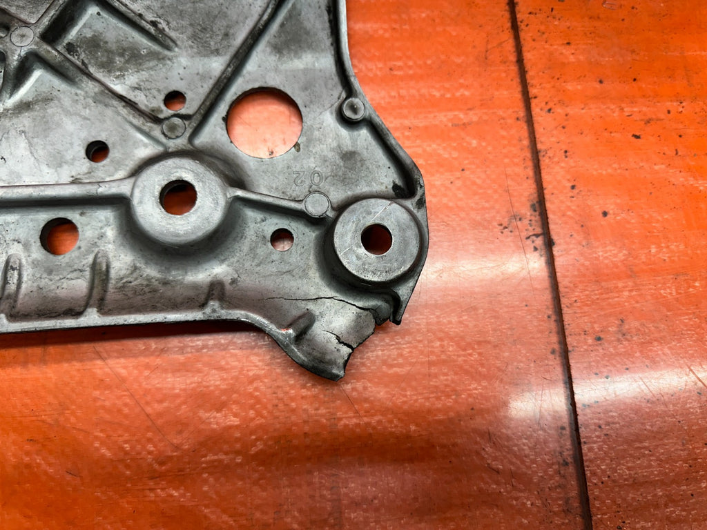 14-15 INFINITI Q50 3.7L FRONT SUBFRAME STEERING RACK MOUNTING BRACKET PLATE #3448