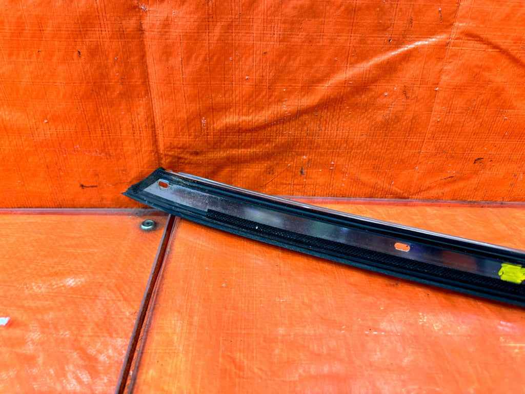 10 16 HYUNDAI GENESIS COUPE   DRIVER LEFT GLASS WINDOW DRIP MOLDING OEM #3026