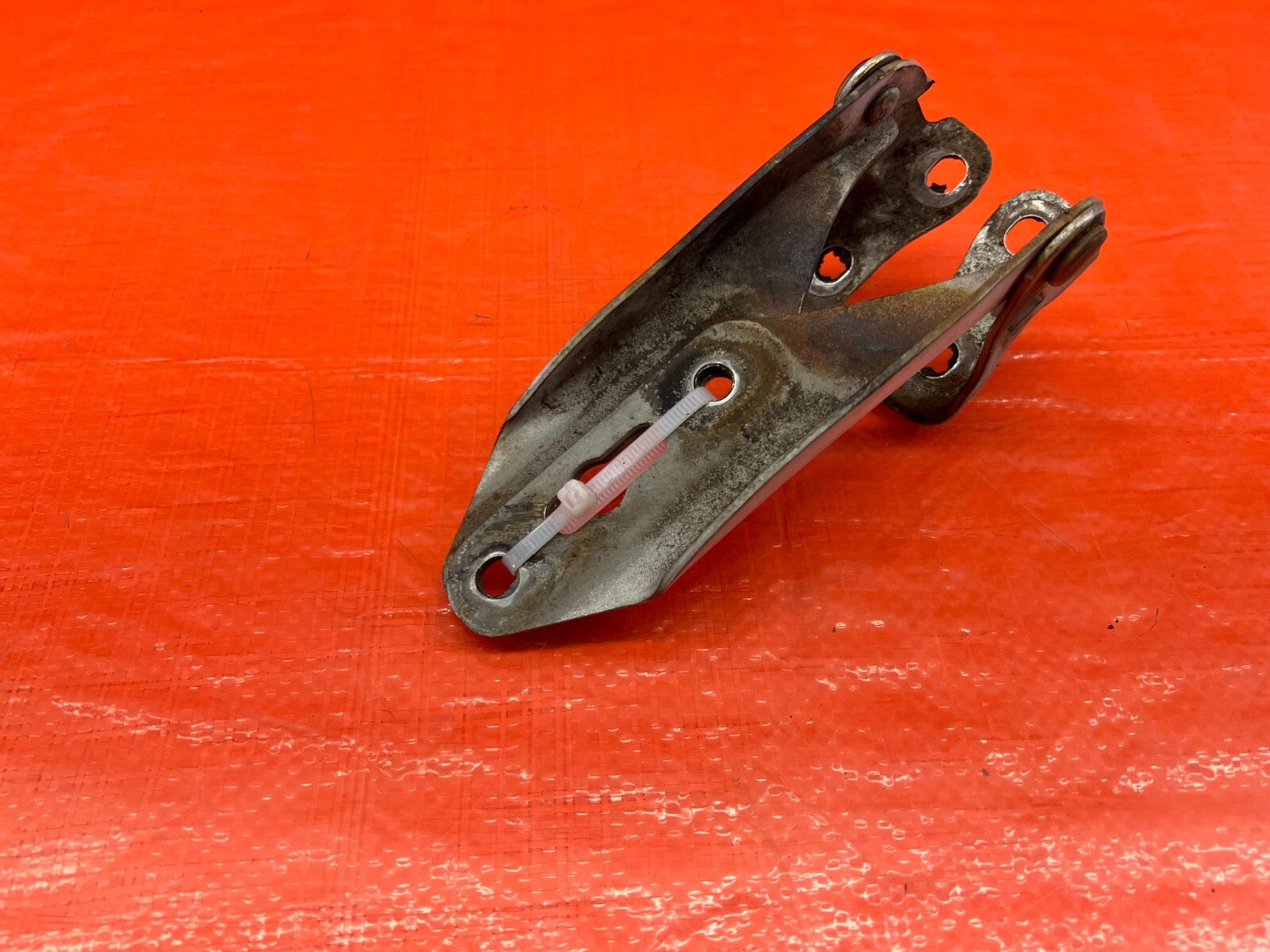 94 01 ACURA INTEGRA   HOOD HINGE SET   LEFT AND RIGHT SILVER COLOR   OEM OE 1783