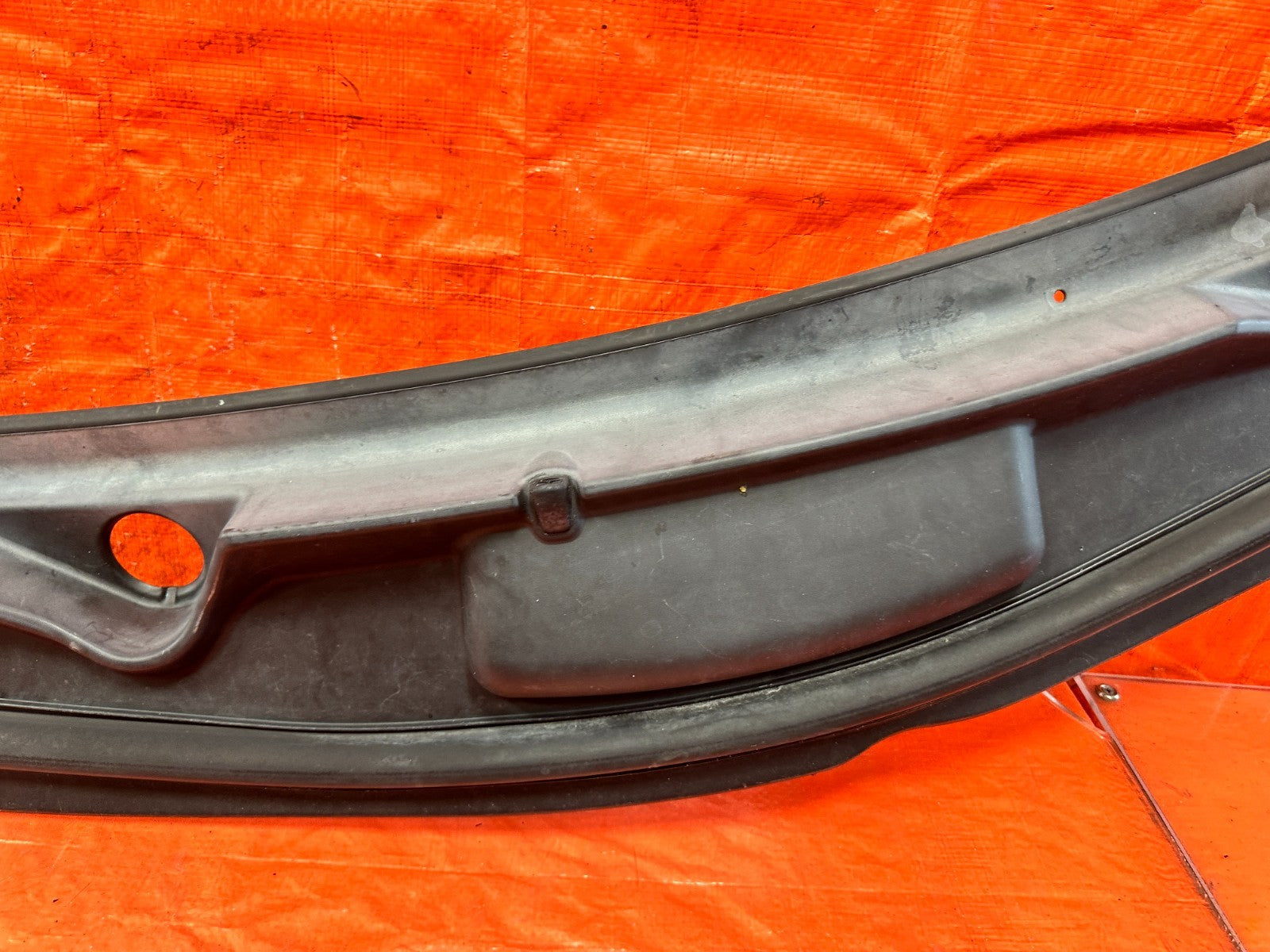 13 16 HYUNDAI GENESIS COUPE   WINDSHIELD WIPER COWL TRIM PLASTIC   OEM 3185