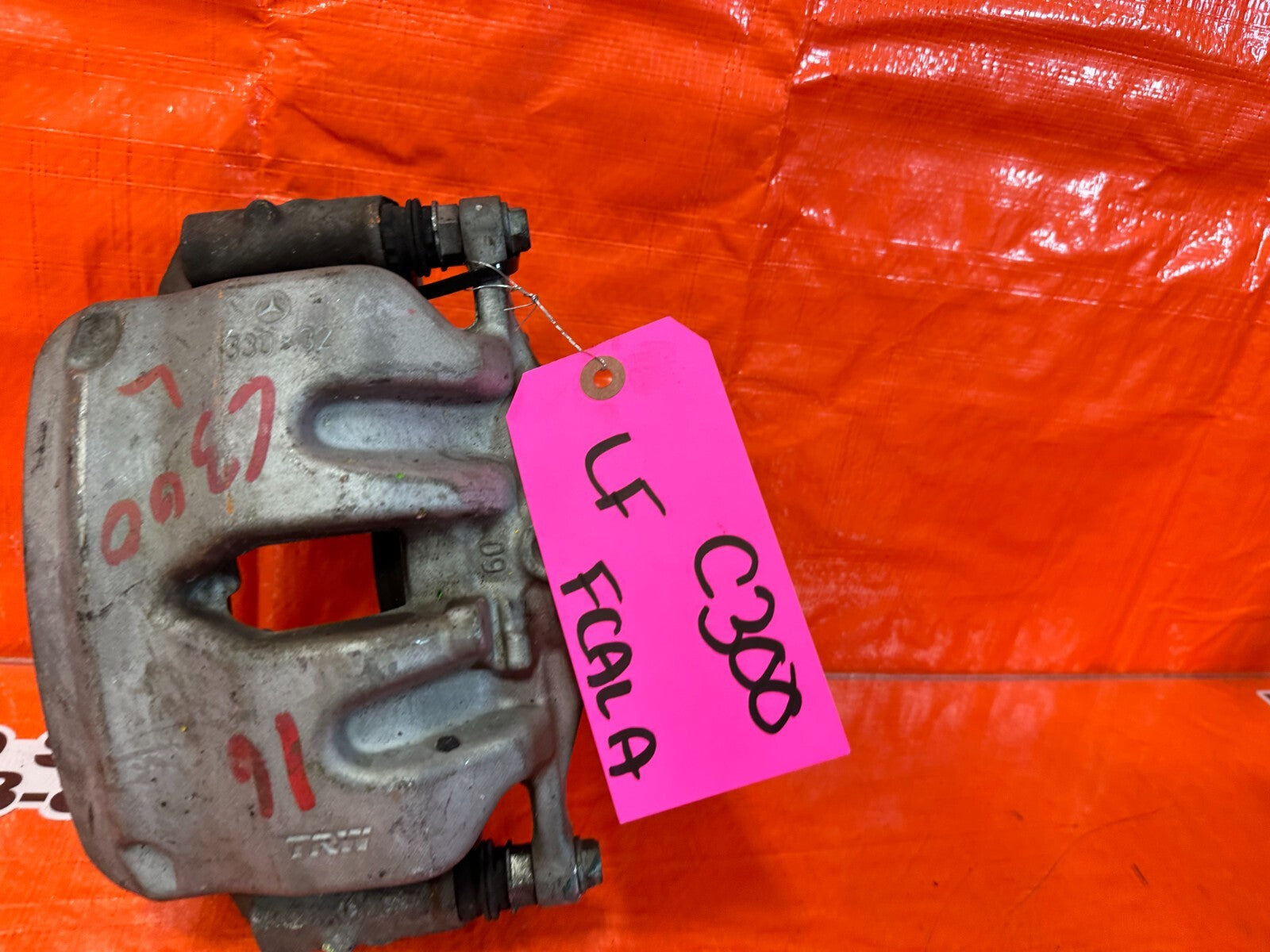 15 20 MERCEDES BENZ   W205   C300   NON SPORT   LEFT FRONT BRAKE CALIPER OEM1
